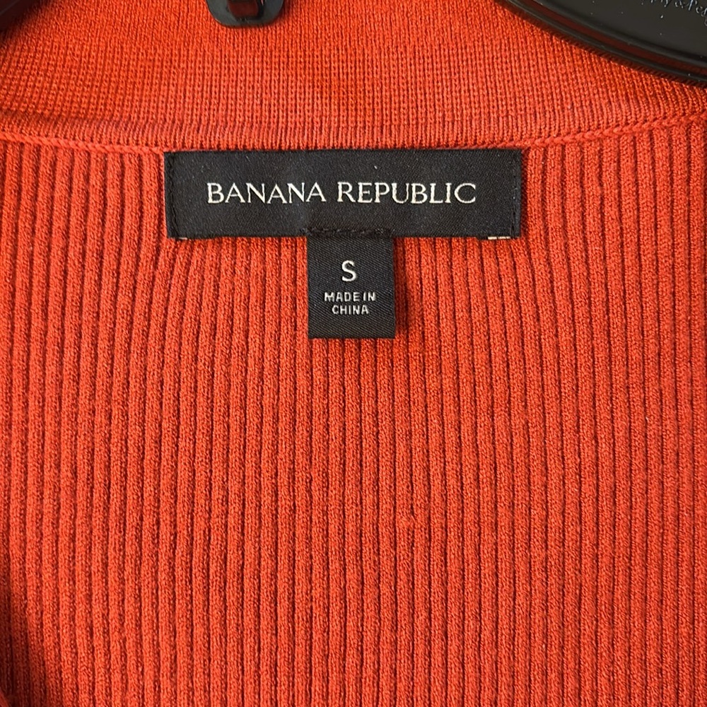 Banana Republic burnt orange polo shirt - Picture 3 of 4
